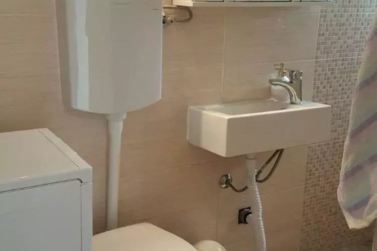 Rooms Milena - Triple Room with  External Private Bathroom-Bathroom