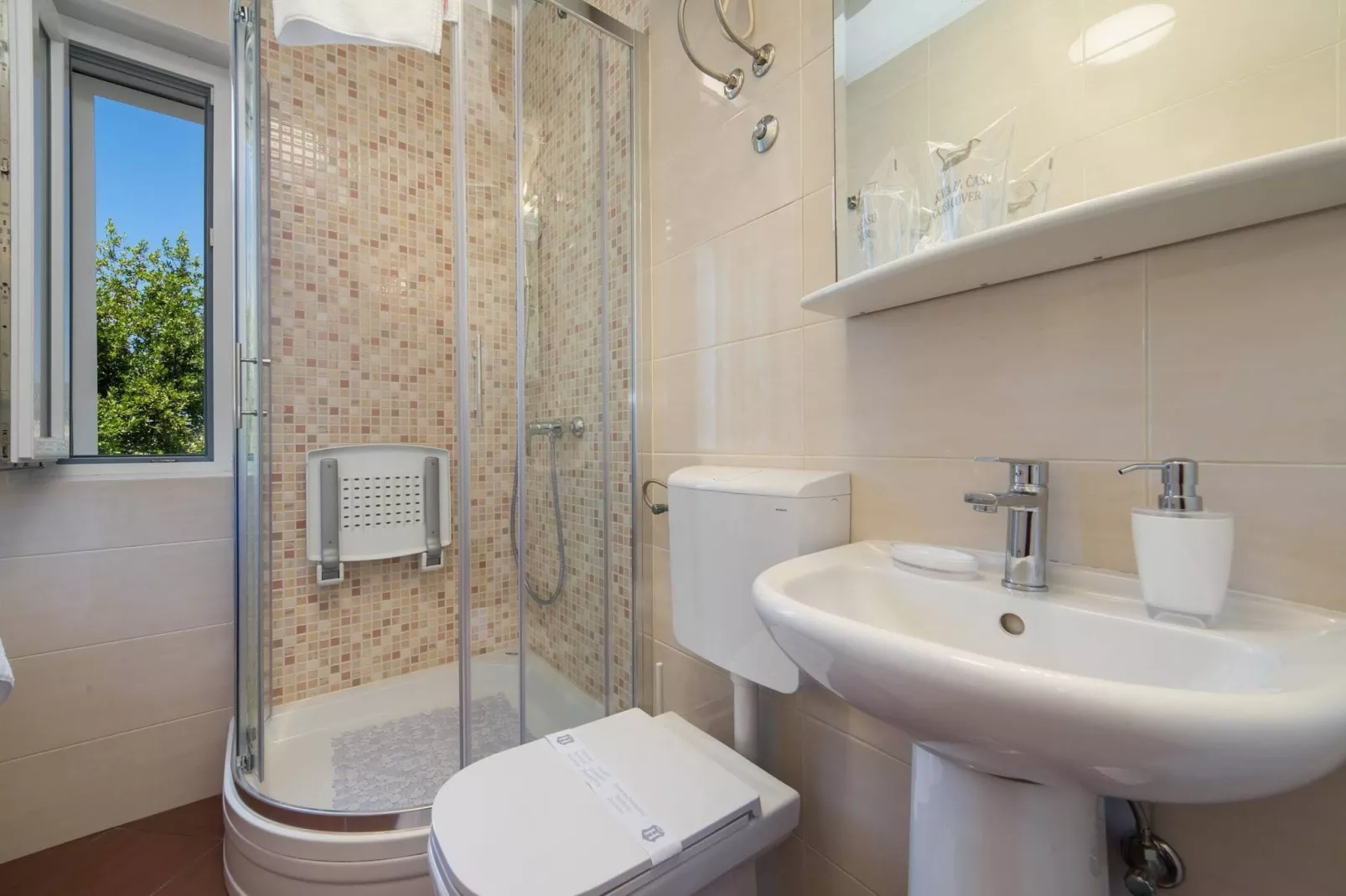 Apartments Ema-Two Bedroom Apartment with Sea View ( Perla )-Bathroom