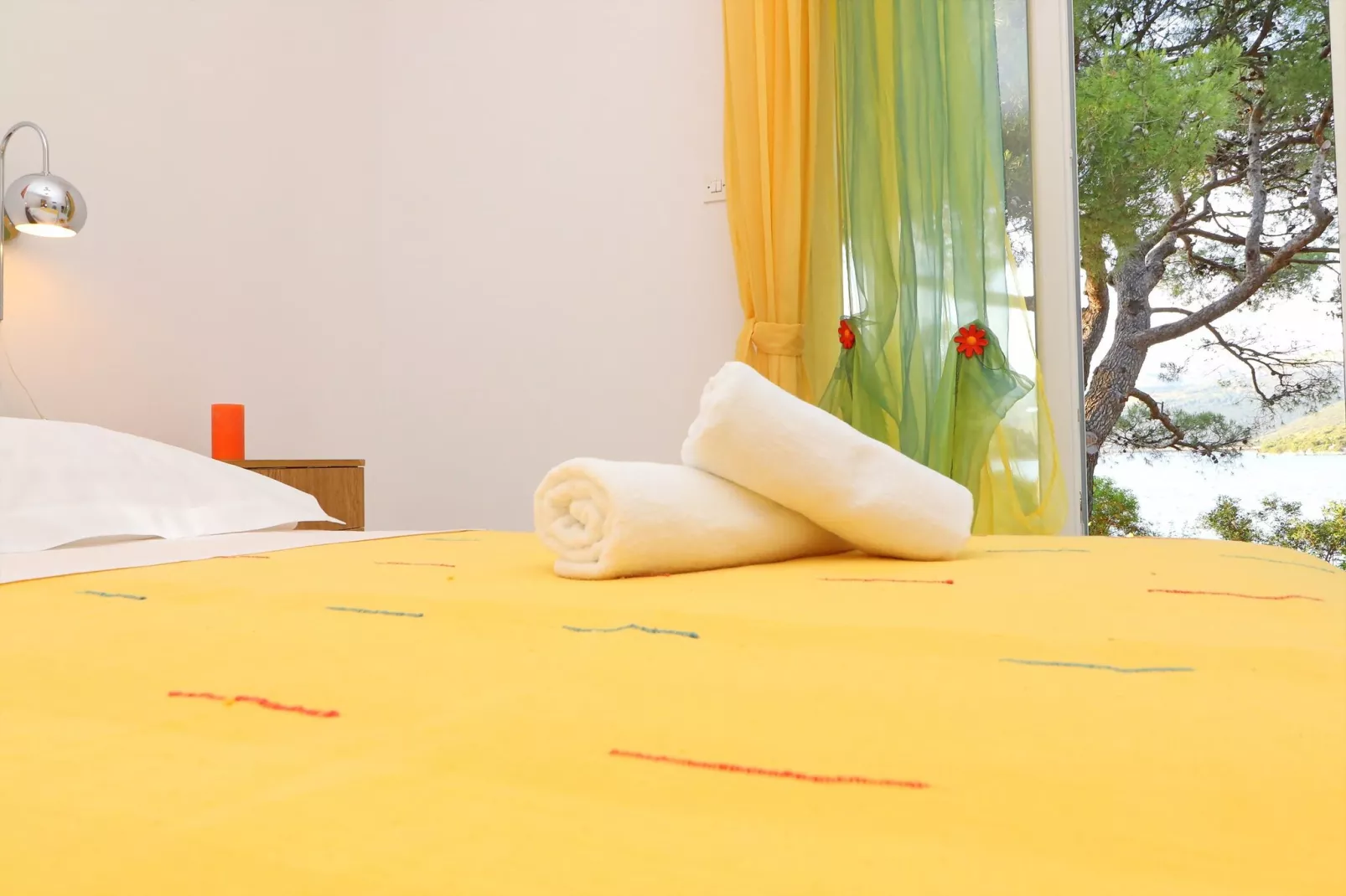 Apartments More & Ja - One Bedroom Apartment with Terrace and Sea View ( 1. istok )-Bedroom