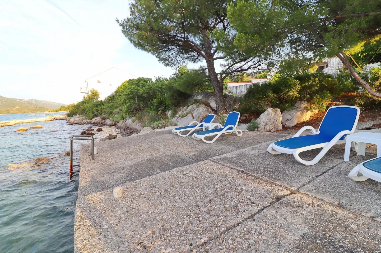 Apartments More & Ja - One Bedroom Apartment with Terrace and Sea View ( 1. istok )-Outdoor