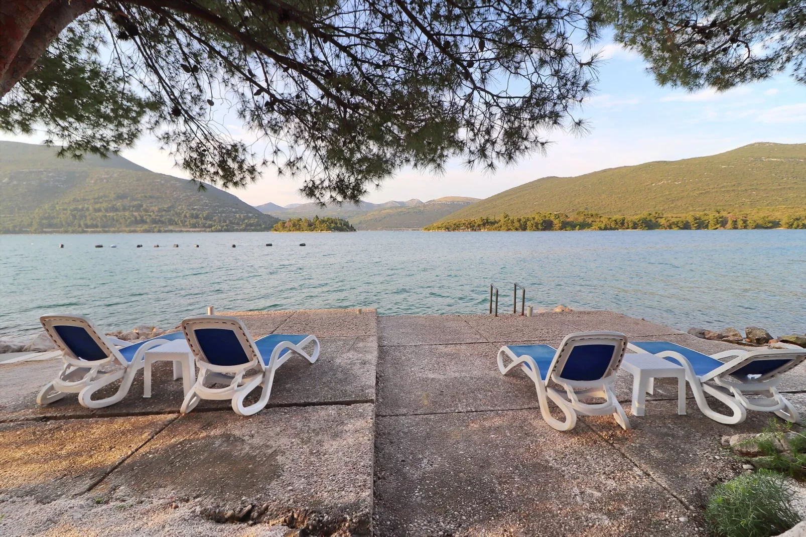Apartments More & Ja - One Bedroom Apartment with Terrace and Sea View ( 1. istok )-Outdoor