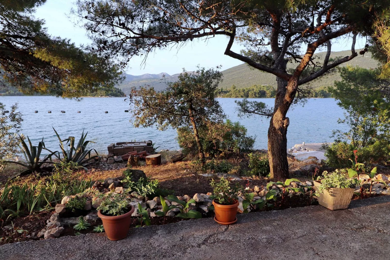 Apartments More & Ja - One Bedroom Apartment with Terrace and Sea View ( 1. istok )-View