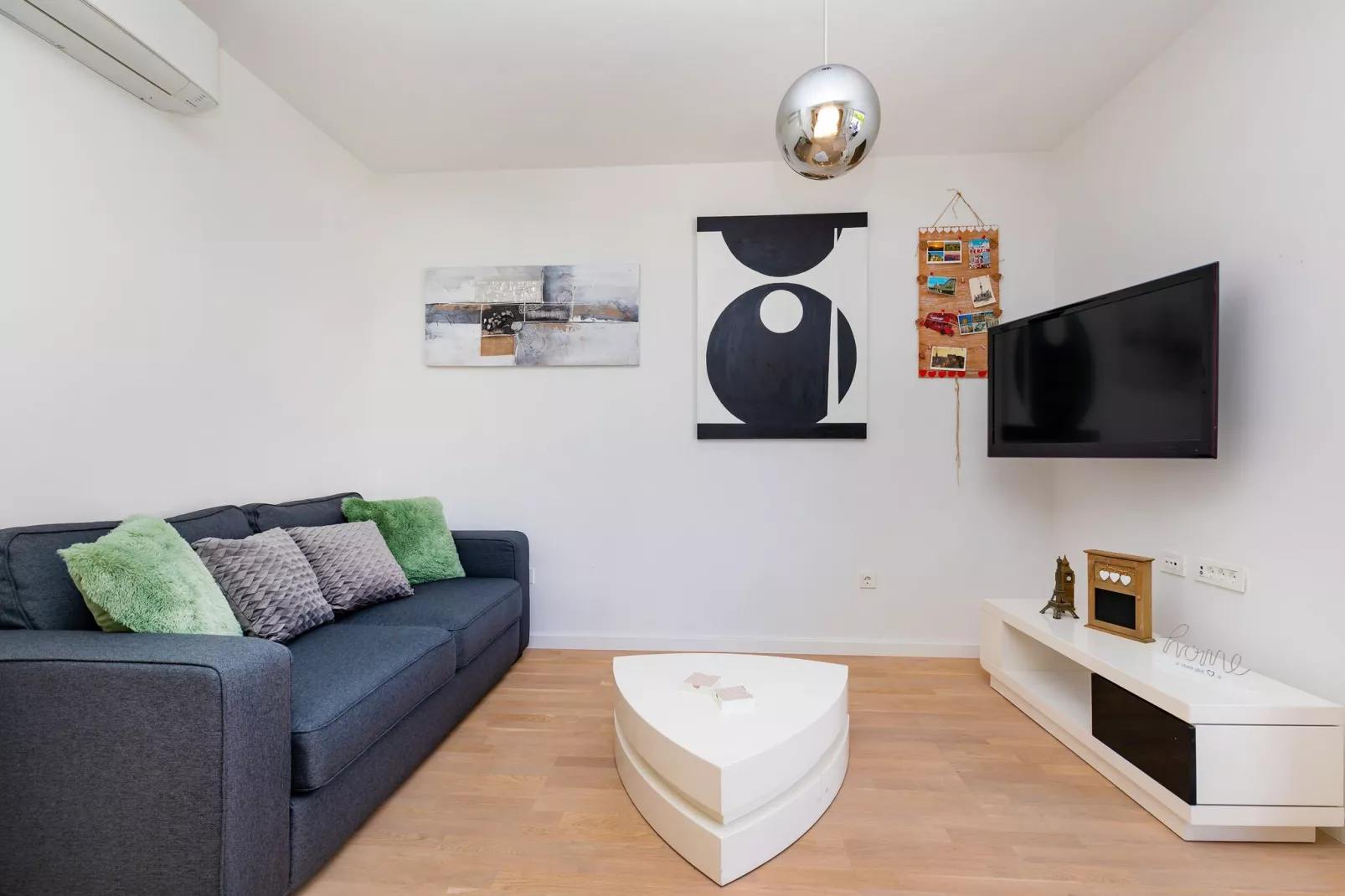 Apartment Life Plus-Two Bedroom Apartment with Terrace-Salon