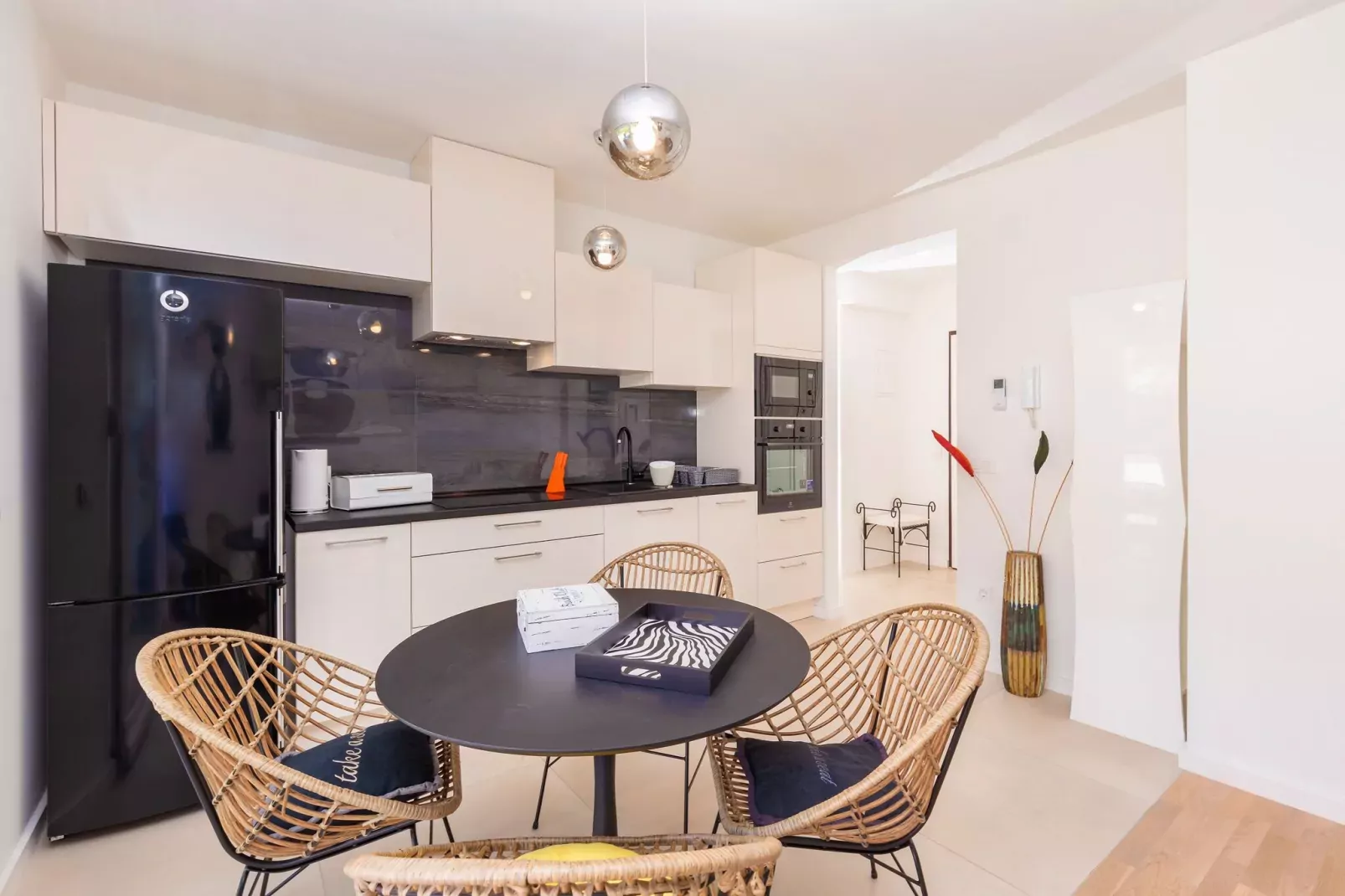 Apartment Life Plus-Two Bedroom Apartment with Terrace-Salle à manger