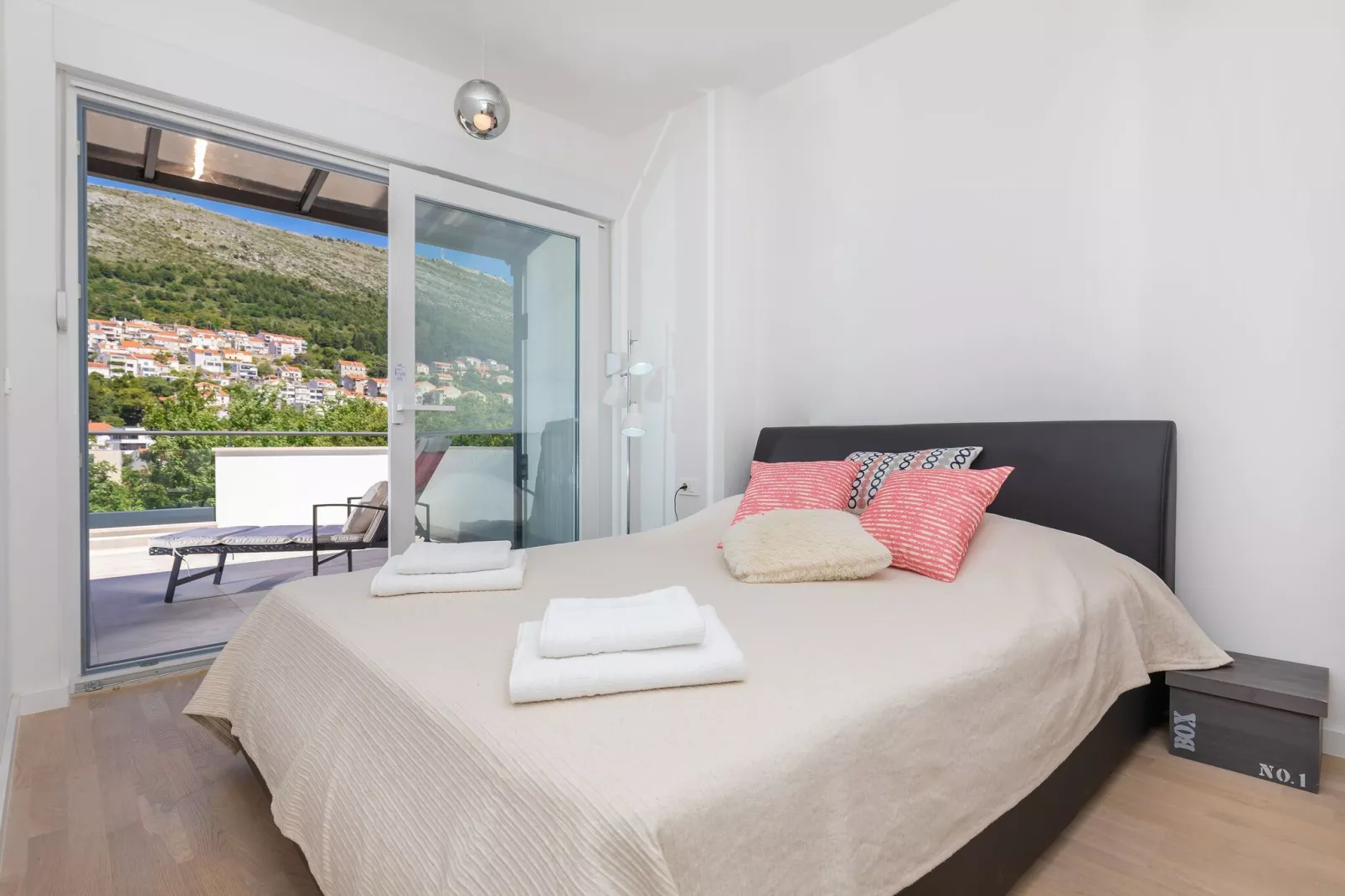 Apartment Life Plus-Two Bedroom Apartment with Terrace-Chambre