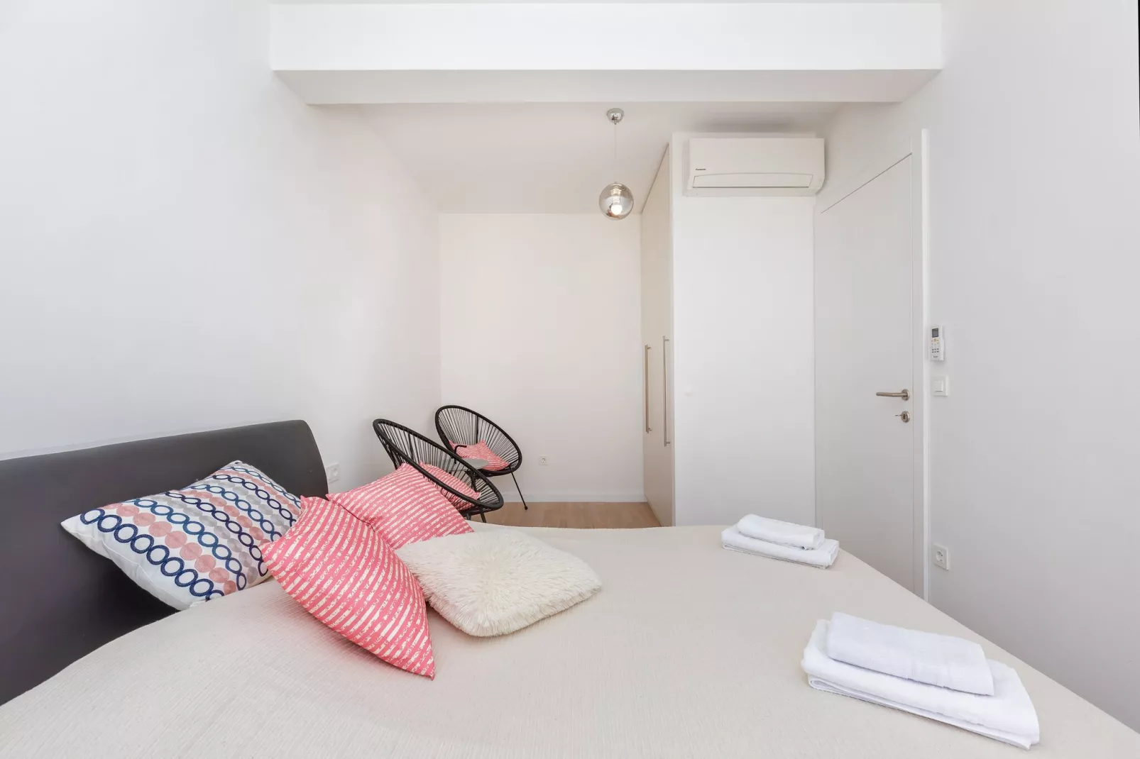 Apartment Life Plus-Two Bedroom Apartment with Terrace-Chambre