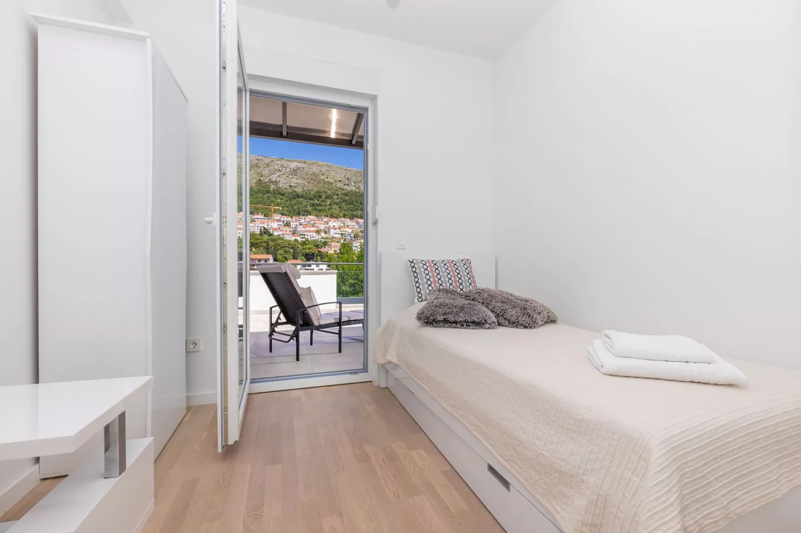 Apartment Life Plus-Two Bedroom Apartment with Terrace-Chambre