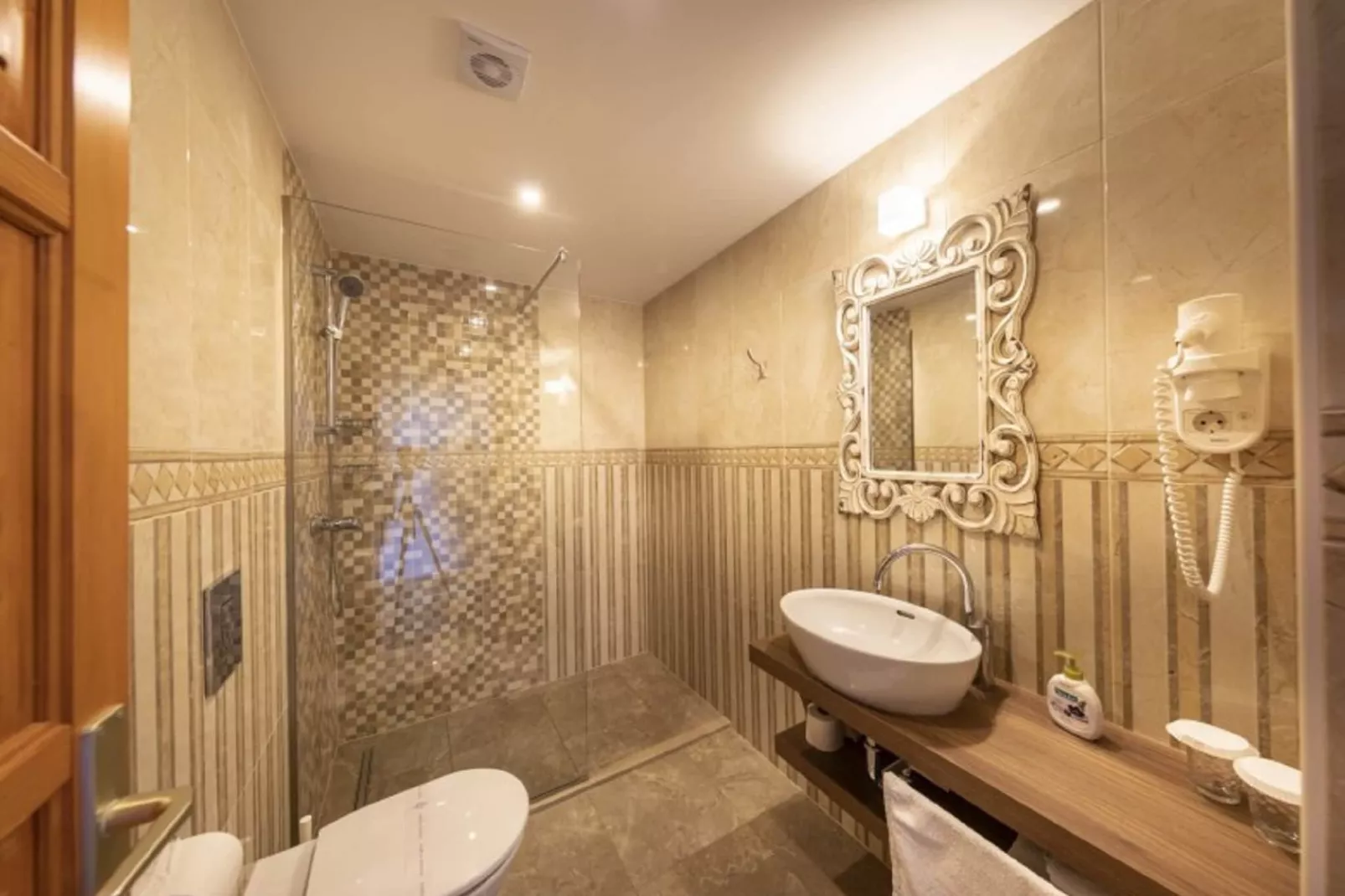 Villa Gradi-Five Bedroom Villa with outdoor Pool-Bathroom