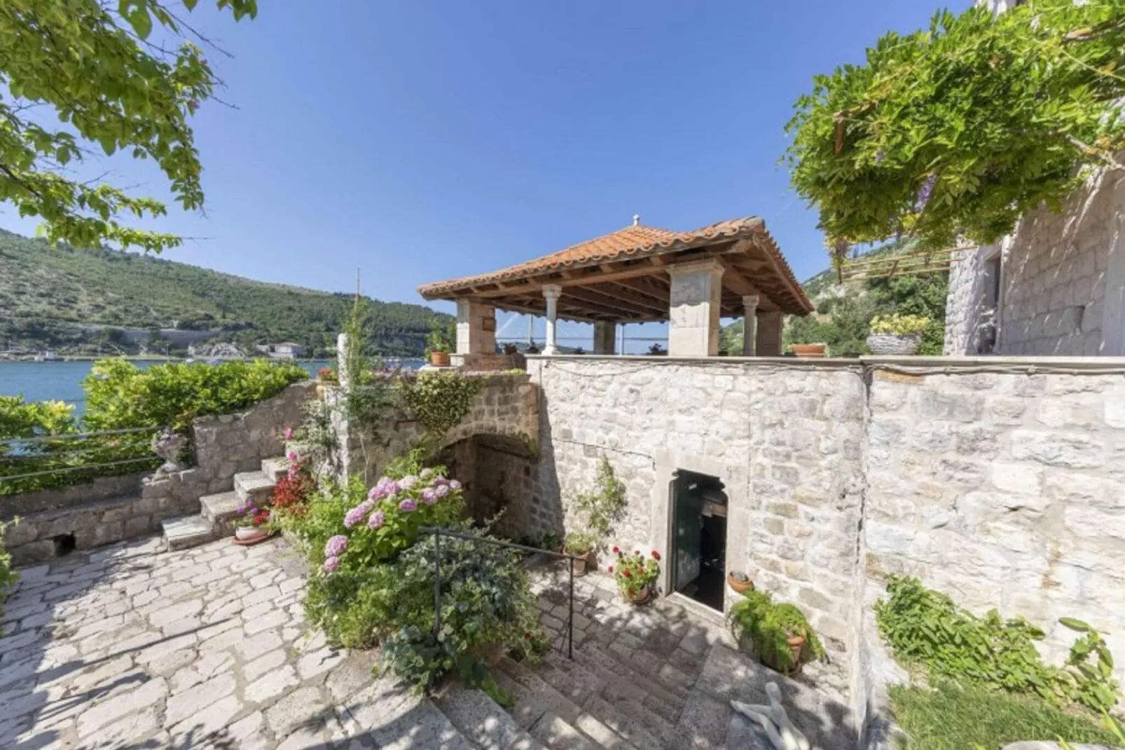 Villa Gradi-Five Bedroom Villa with outdoor Pool-Outdoor