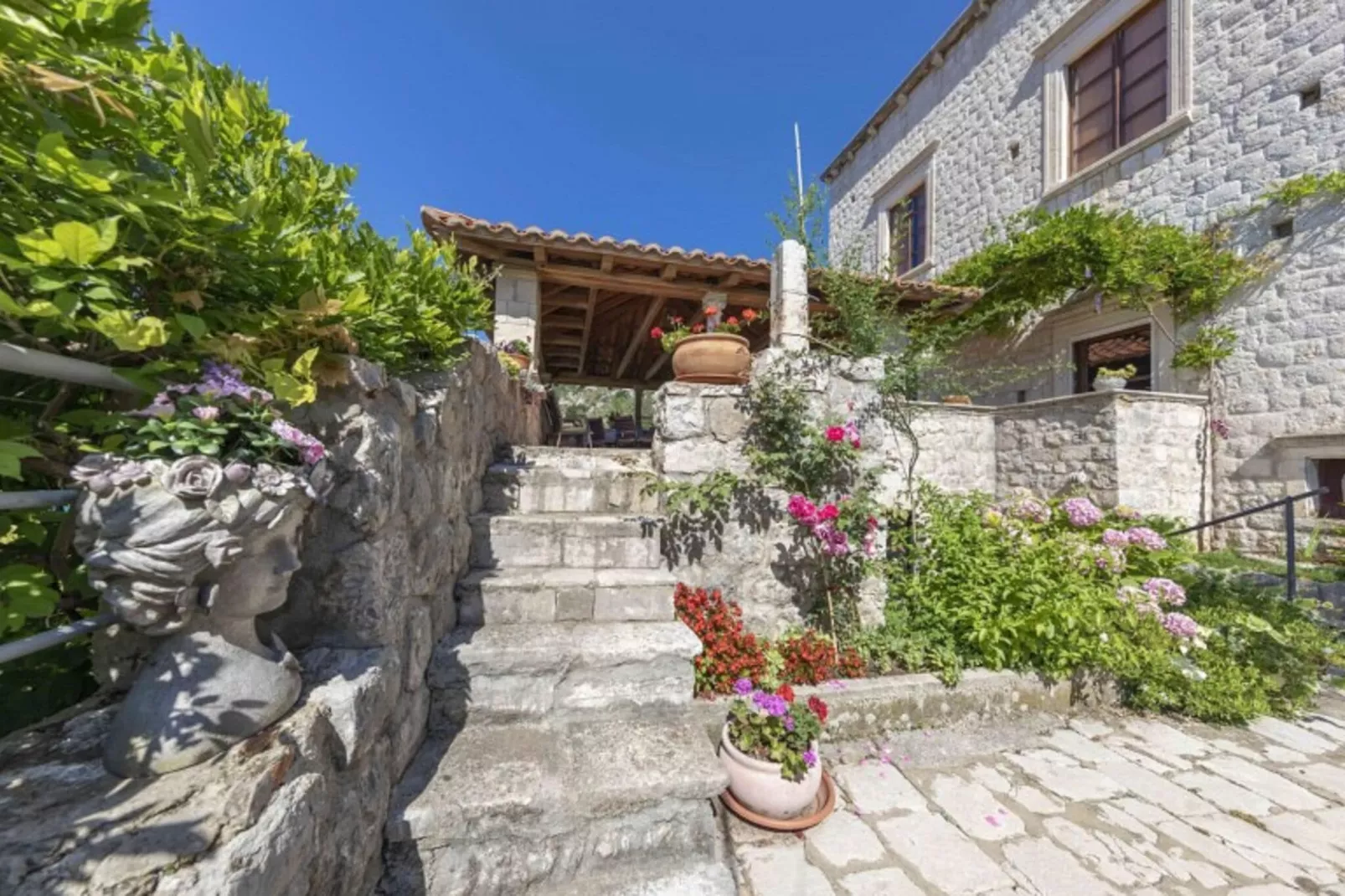 Villa Gradi-Five Bedroom Villa with outdoor Pool-Outdoor