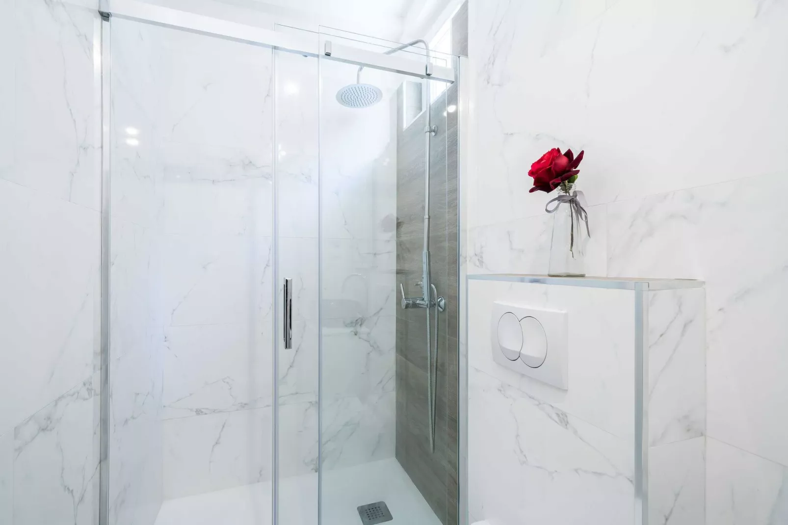 Apartments Tayra - Modern studio apartment with balcony (BR2)-Bathroom