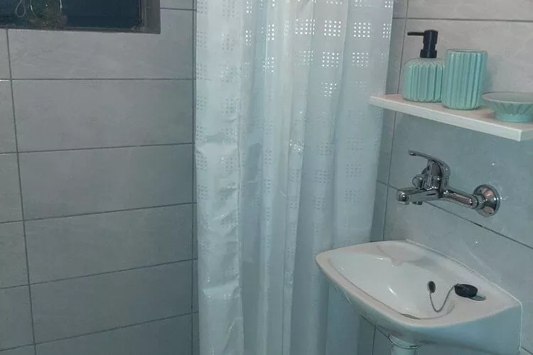 Apartment Amigo - Two Bedroom Apartment with Terrace and swimming pool-Bathroom