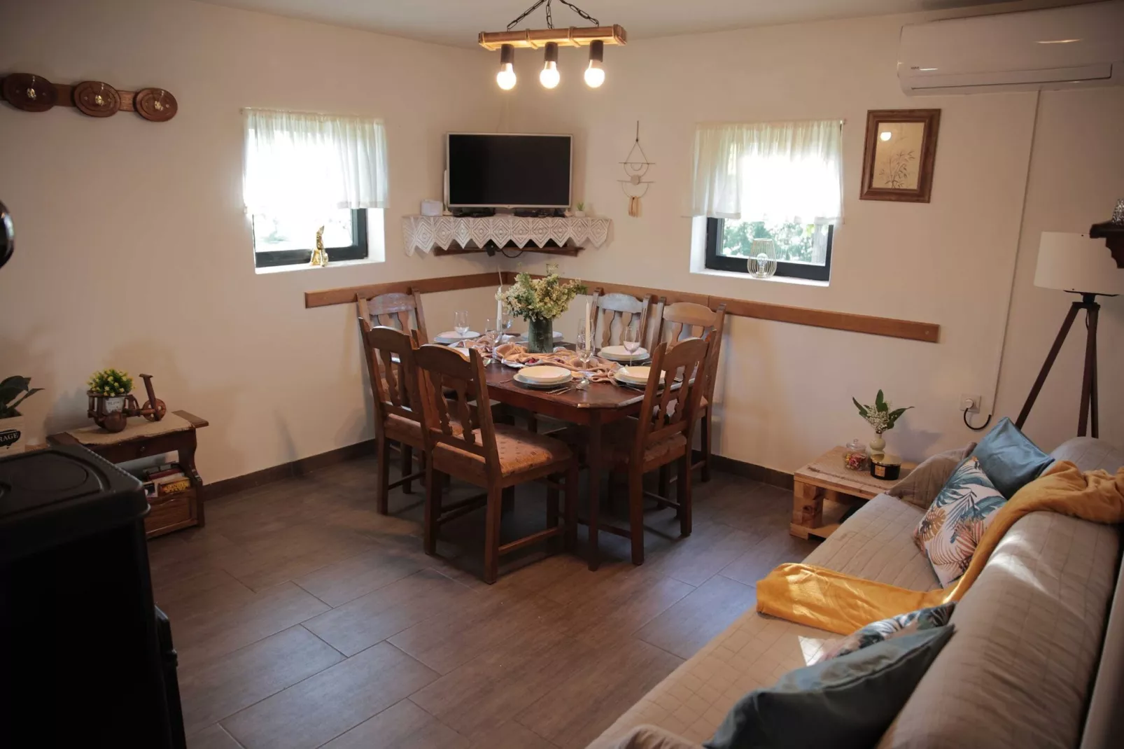 Apartment Amigo - Two Bedroom Apartment with Terrace and swimming pool-Dining room