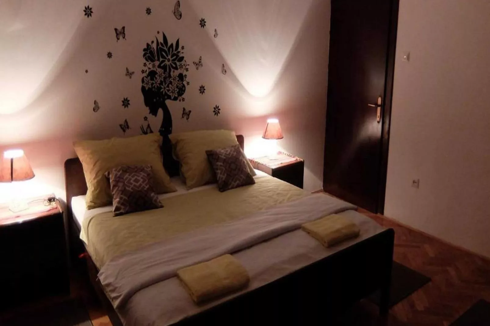 Apartments & Rooms Rendulić - One Bedroom Apartment with Balcony-Chambre