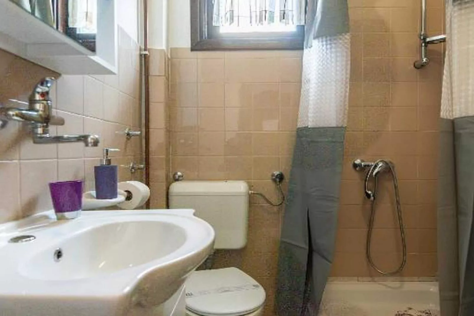 Apartments & Rooms Rendulić - Two bedroom Suite with shared Terrace-Bathroom