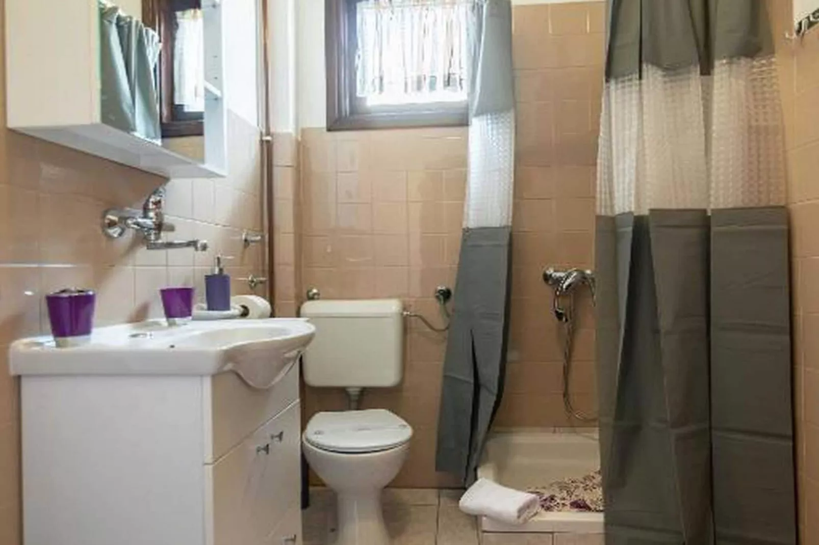 Apartments & Rooms Rendulić - Two bedroom Suite with shared Terrace-Bathroom