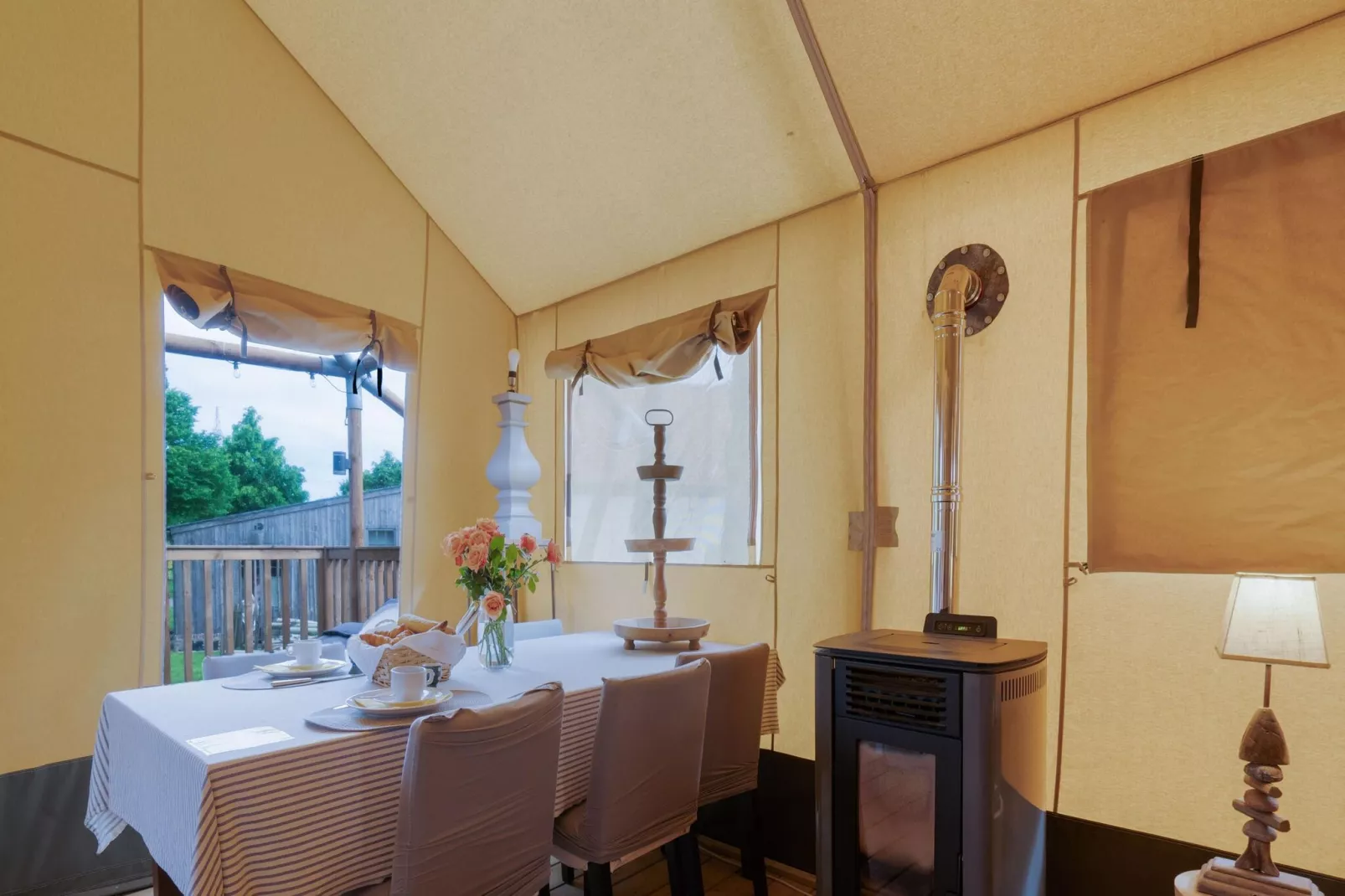 Lodge in de natuur-Dining room