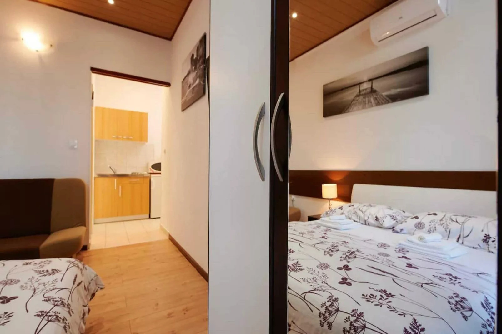 Apartments Vujina - Studio Apartment with Terrace 2 (Filip)-Indoor