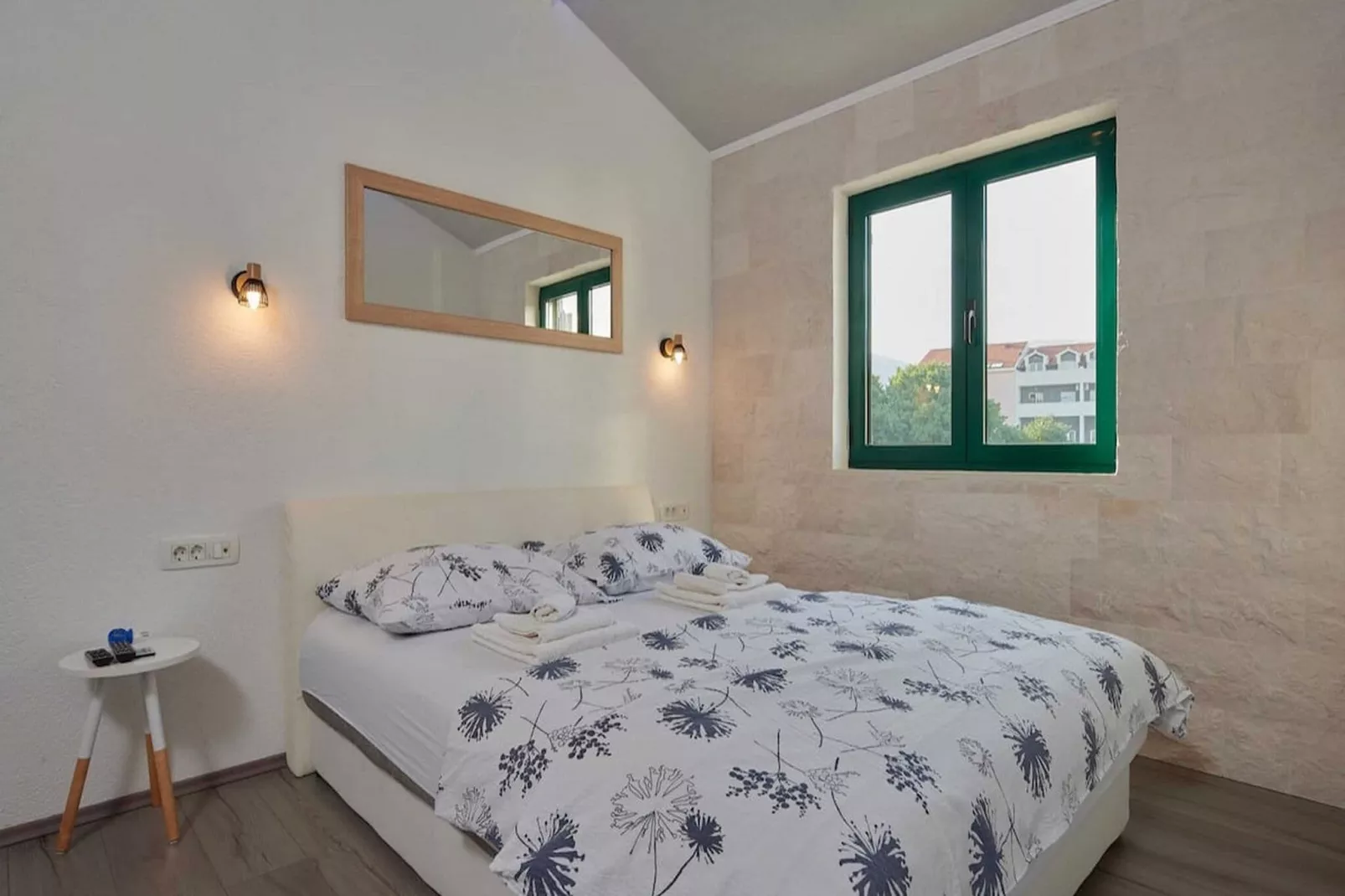 Apartments Vujina - Comfort Studio Apartment with Terrace 3 (Luka)