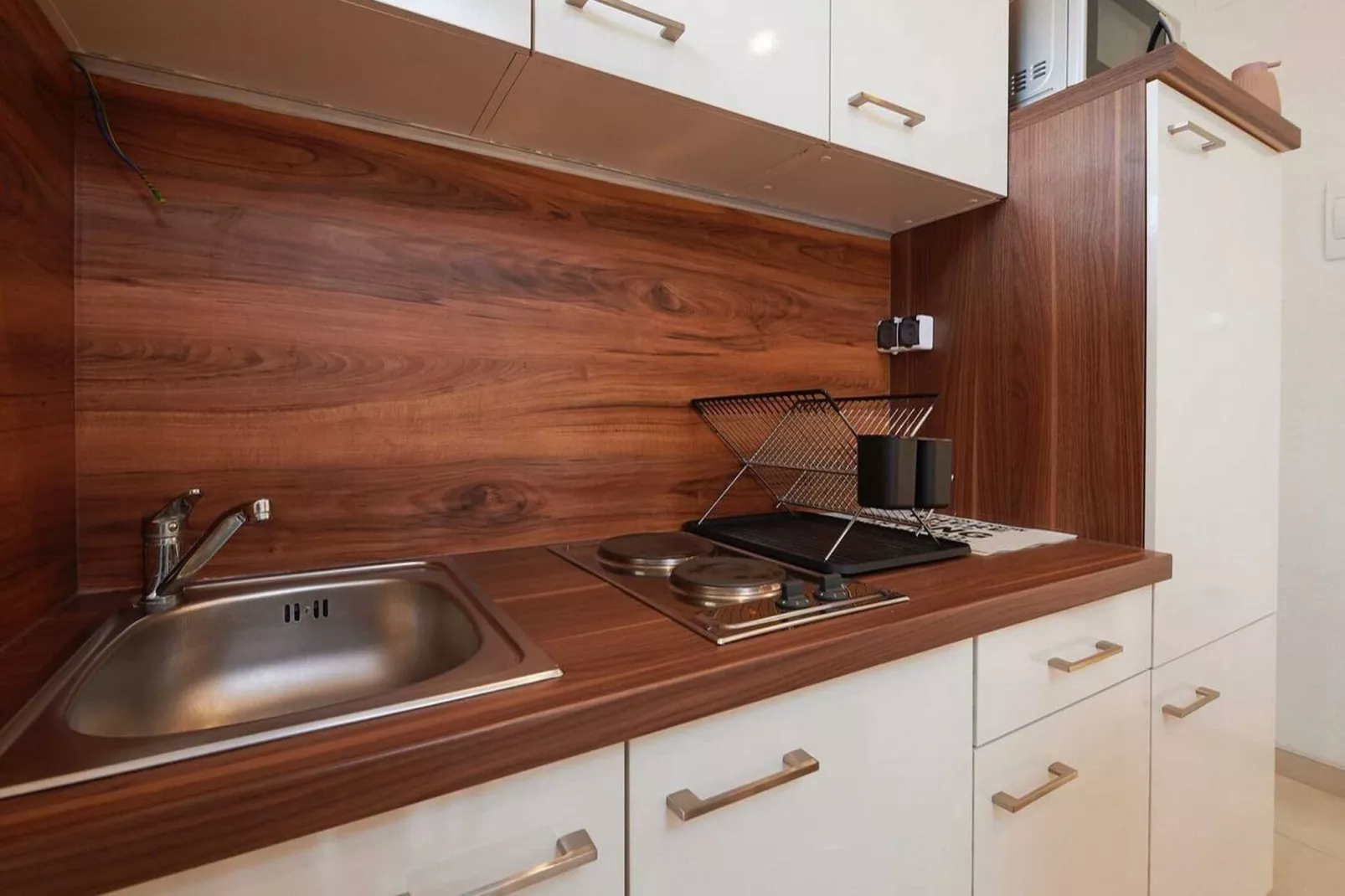 Apartments Vujina - Comfort Studio Apartment with Terrace 3 (Luka)-Cuisine