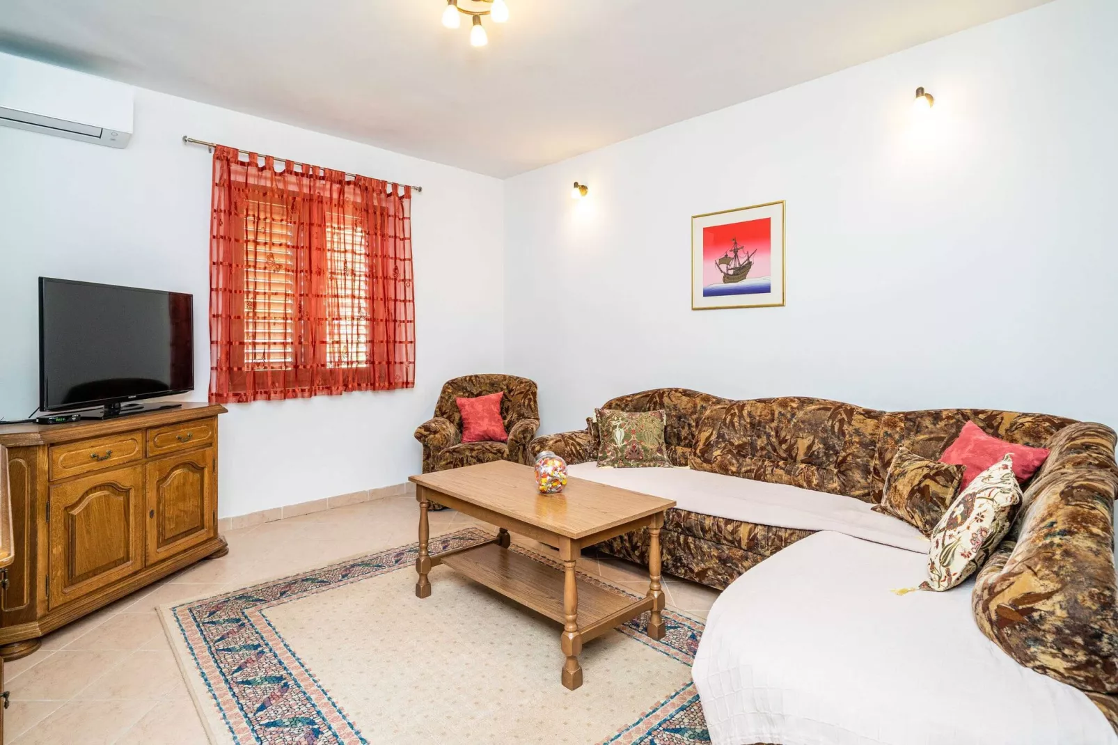 Apartment Bobić- Three Bedroom Apartment with Balcony and Sea View-Living room
