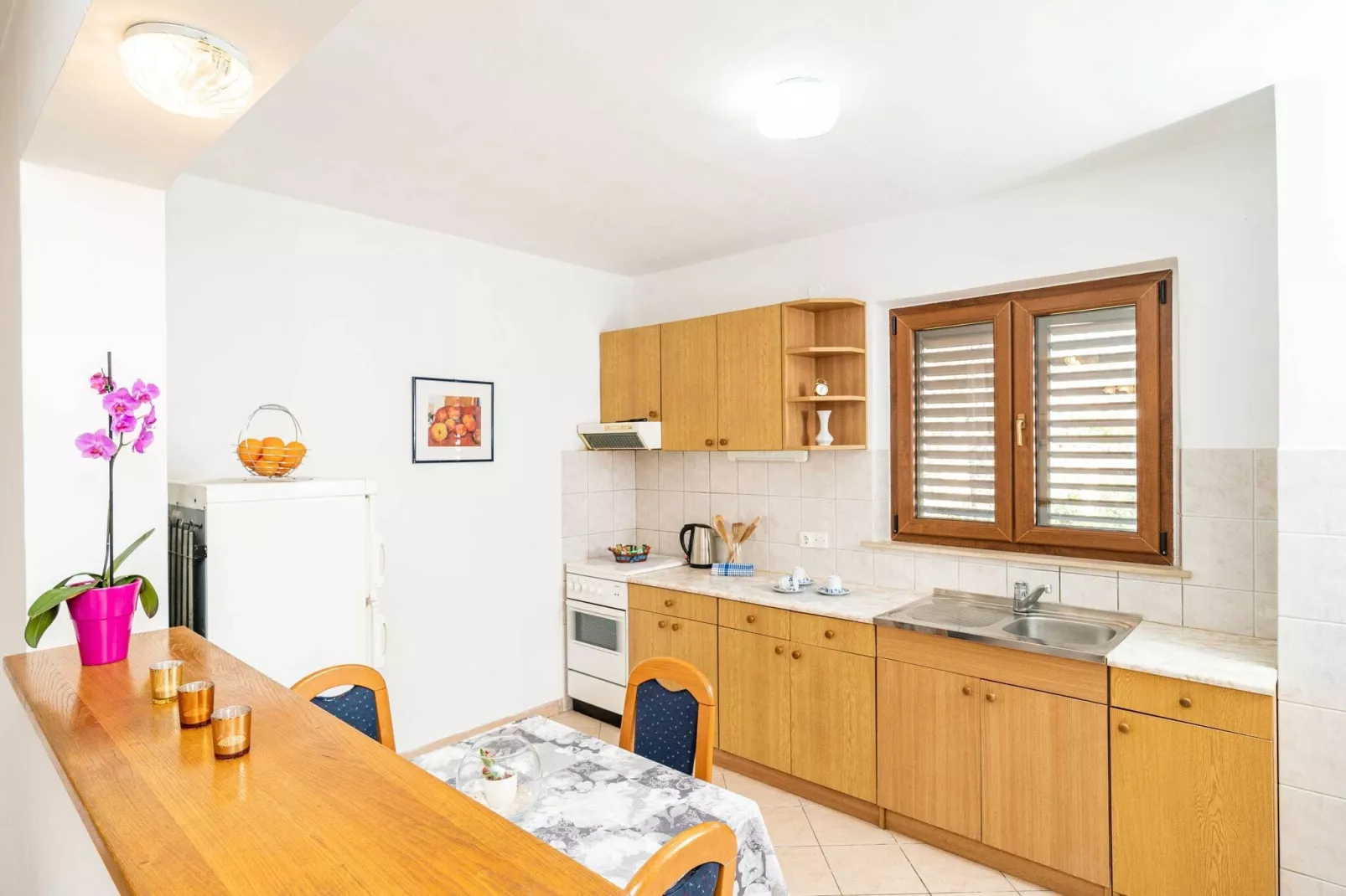 Apartment Bobić- Three Bedroom Apartment with Balcony and Sea View-Kitchen