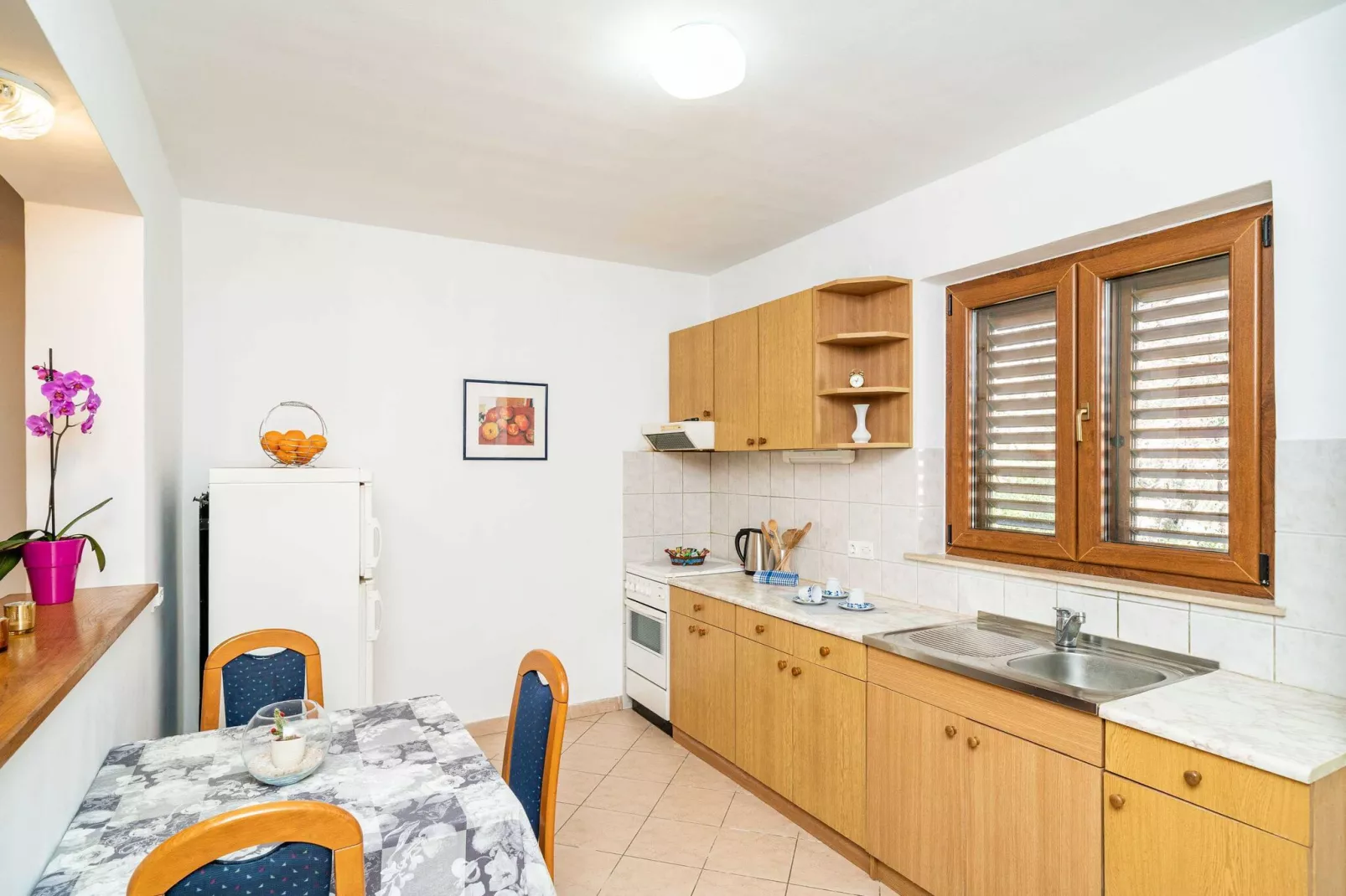 Apartment Bobić- Three Bedroom Apartment with Balcony and Sea View-Kitchen