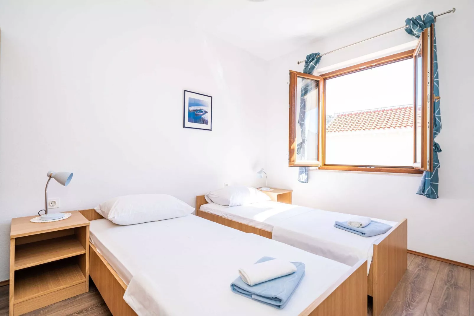 Apartment Bobić- Three Bedroom Apartment with Balcony and Sea View-Bedroom