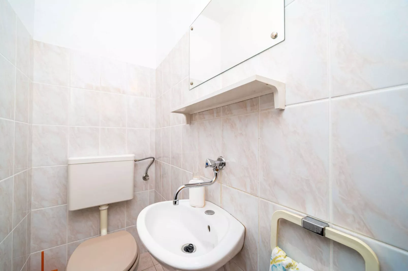 Apartment Bobić- Three Bedroom Apartment with Balcony and Sea View-Bathroom