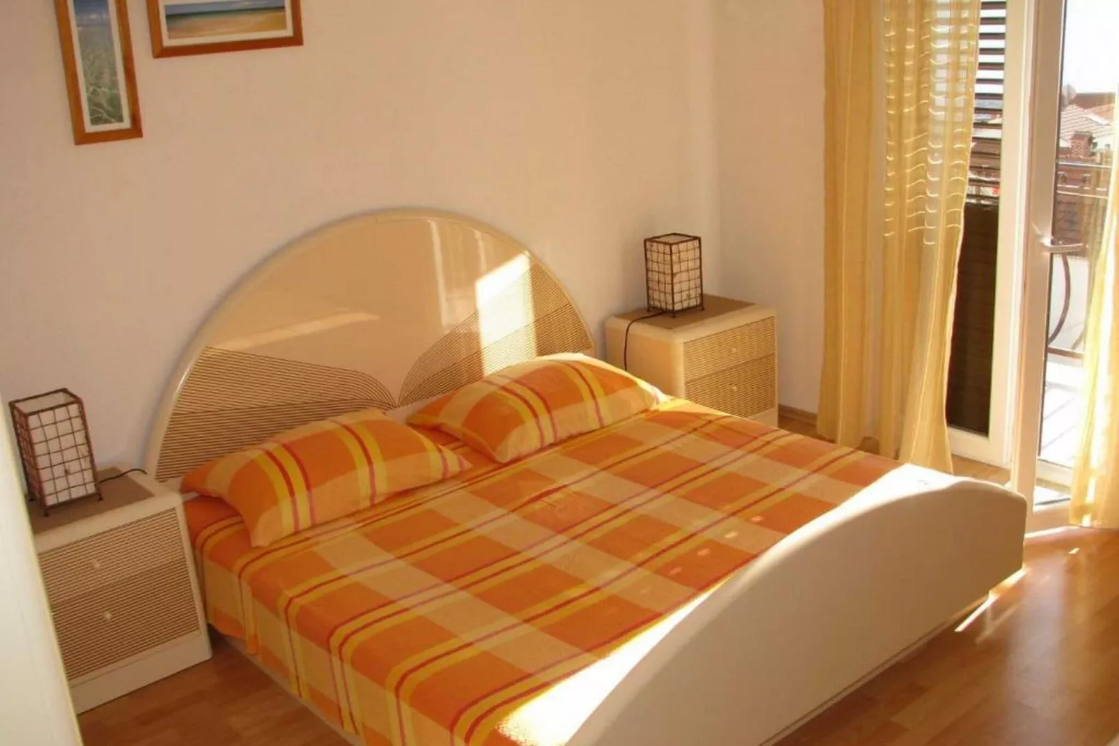Apartments Paloc - One-Bedroom Apartment with Balcony and Sea View (Narančasti)-Schlafzimmer