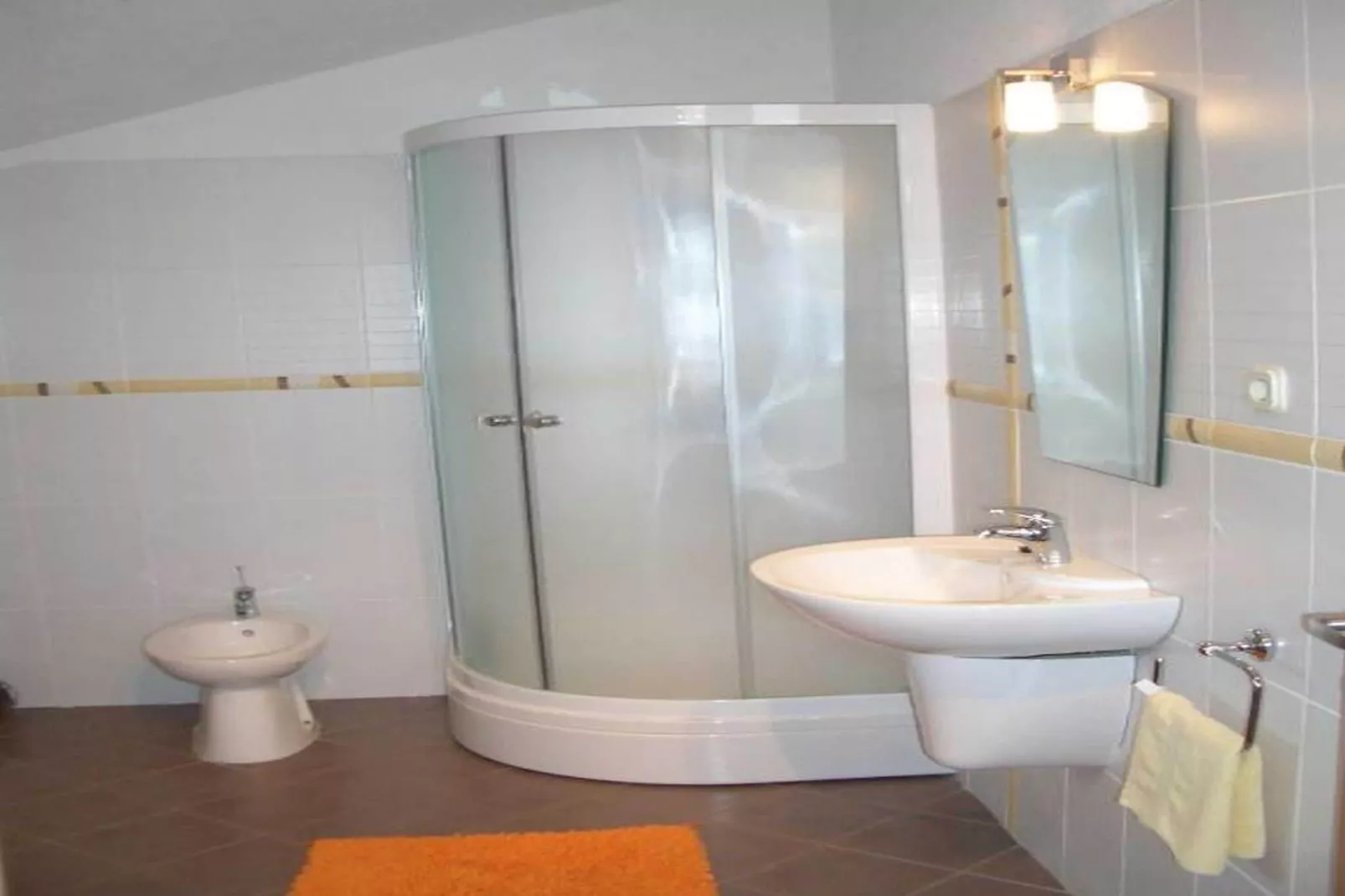 Apartments Paloc - One-Bedroom Apartment with Balcony and Sea View (Narančasti)-Badezimmer