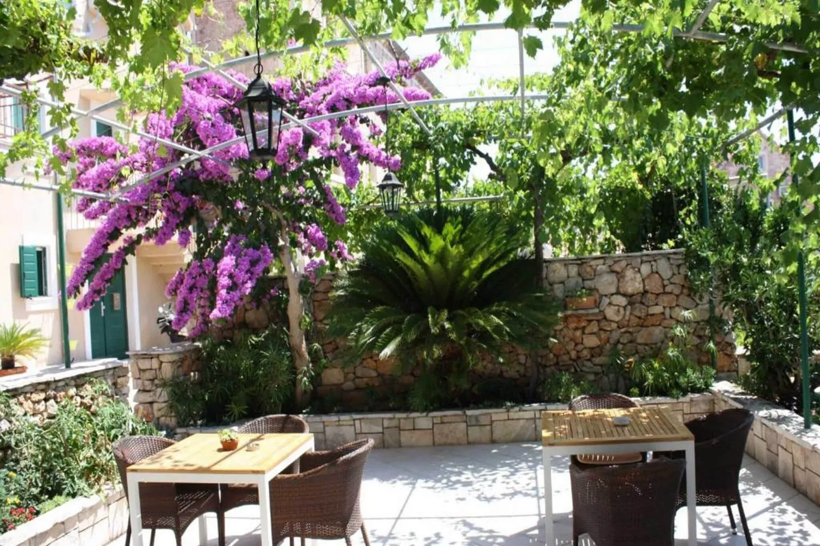 Apartments Paloc - One-Bedroom Apartment with Balcony and Sea View (Narančasti)-Außenbereich
