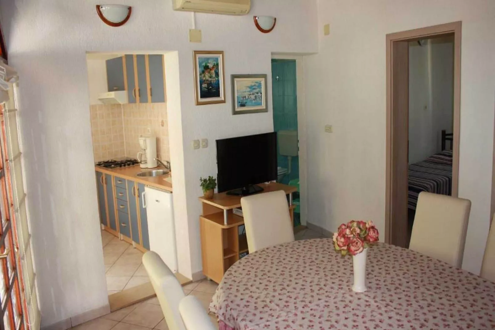 Apartments Paloc - Bungalow with Garden view-Indoor