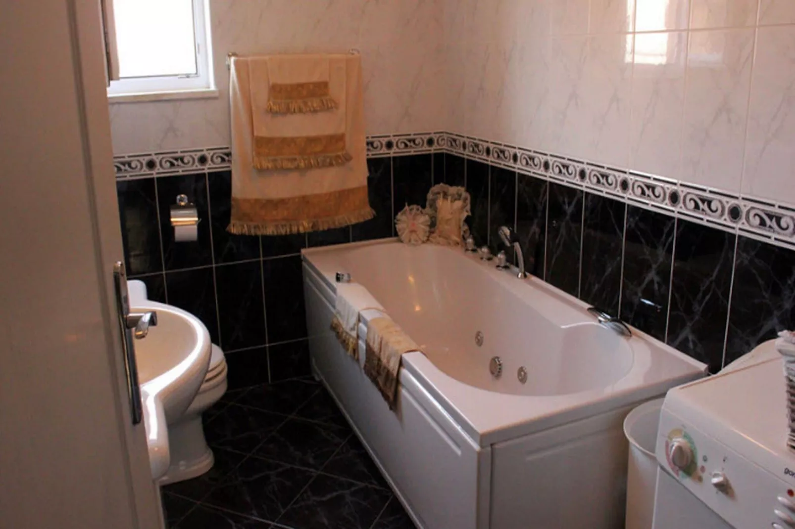 Apartments Anita - Two bedroom apartment with balcony and Sea View-Bathroom