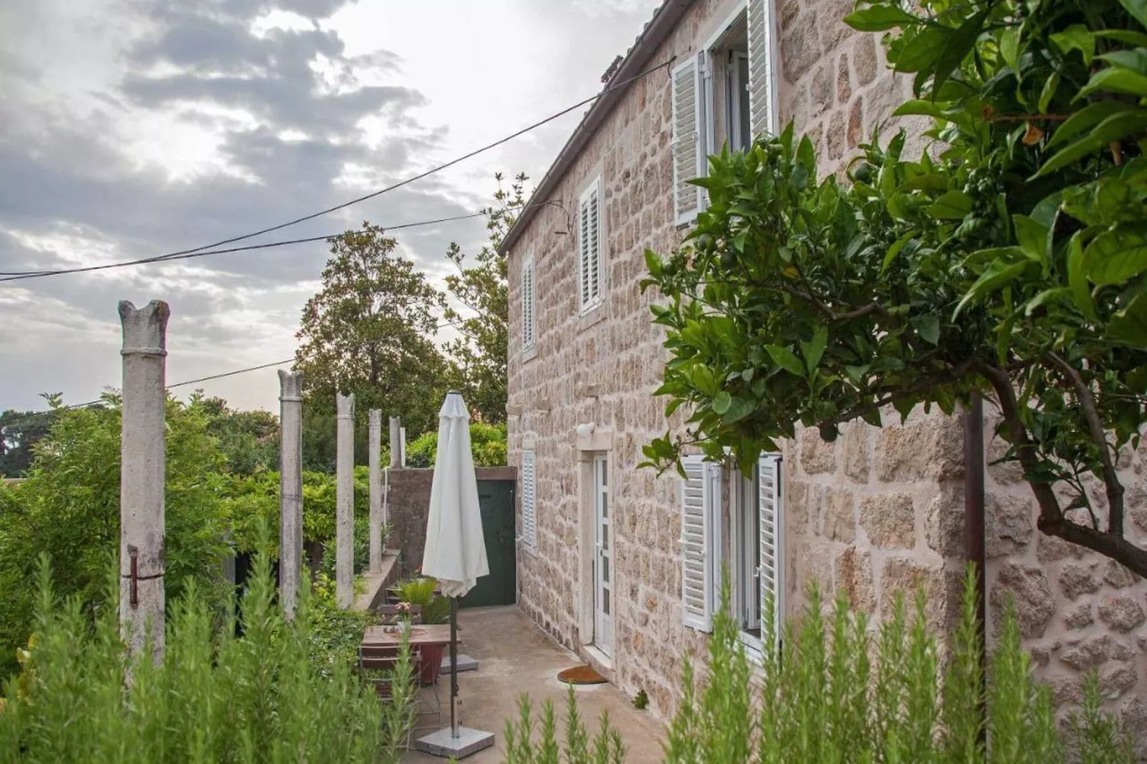Apartments Maro & Baro - Studio apartment (Maro)-Jardin d'été