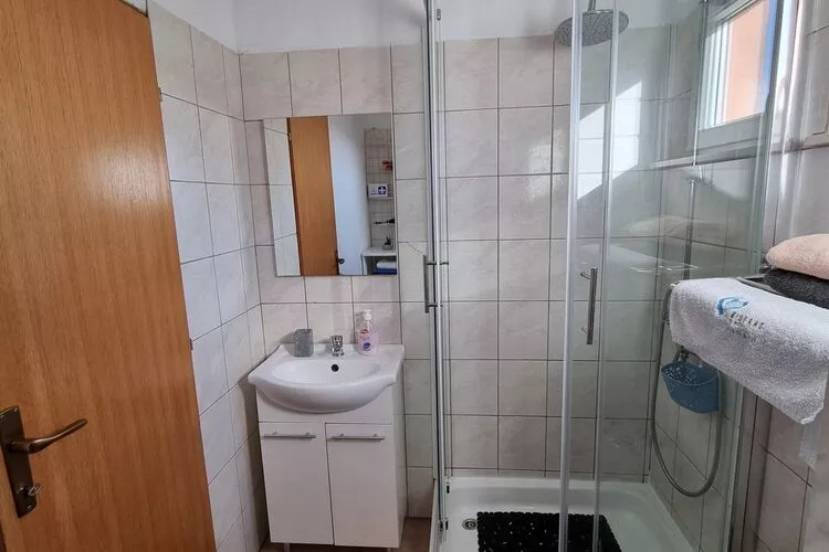 Apartments Vanja Škara Biograd - Studio Apartment with Terrace-Bathroom