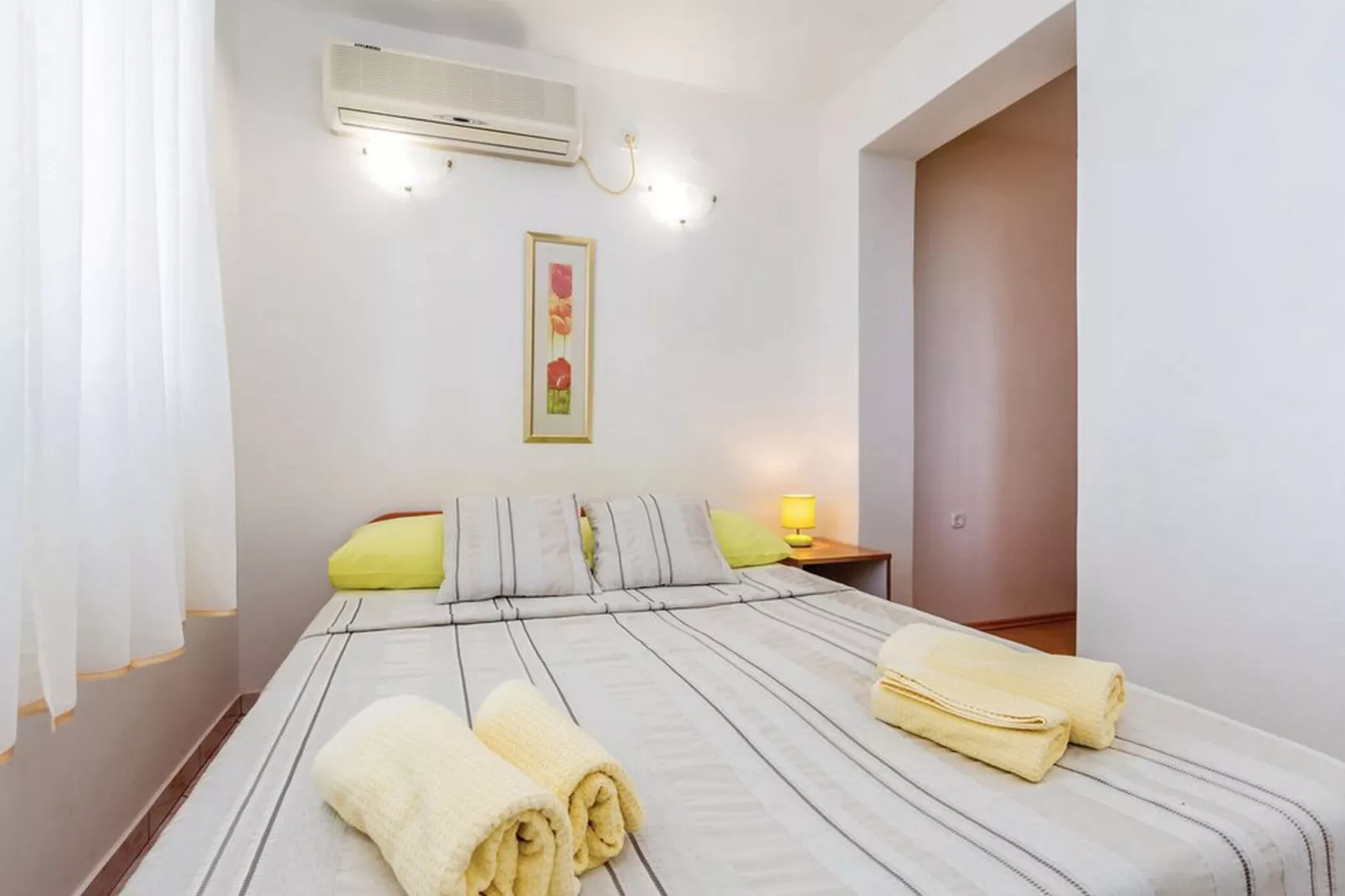 Apartments Paola - Studio Apartment with Terrace and Sea View-Bedroom