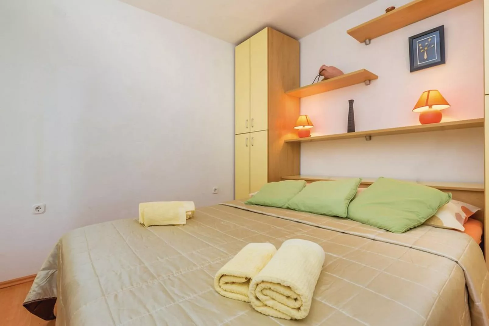 Apartments Paola - Studio Apartment with Terrace and Sea View-Bedroom