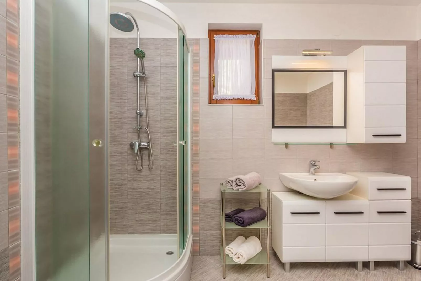 Apartments Paola - Two Bedroom Apartment with Terrace and Sea view-Bathroom