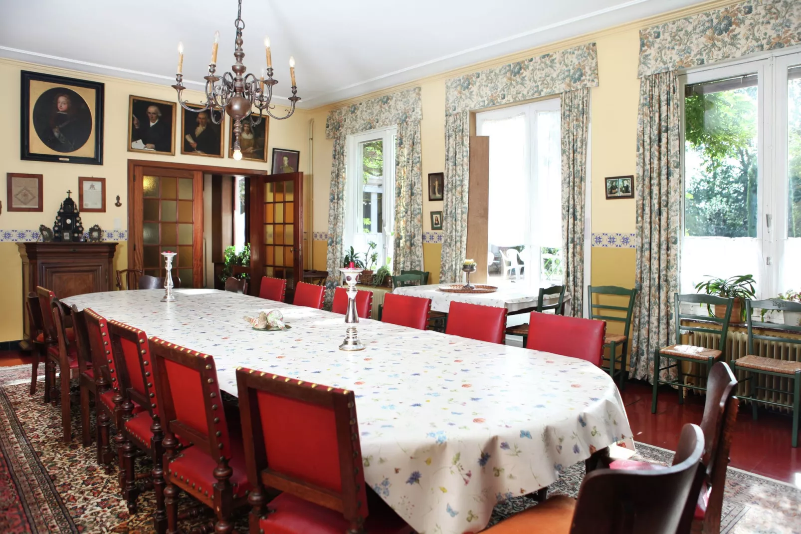 Reedpool 12 pax-Dining room