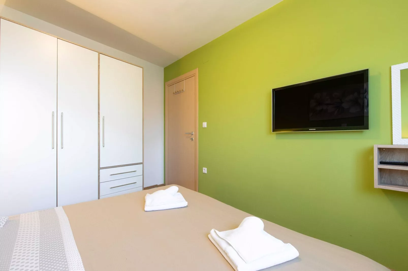 Apartment Salvagno - Two Bedroom Apartment with Balcony and Sea View-Bedroom