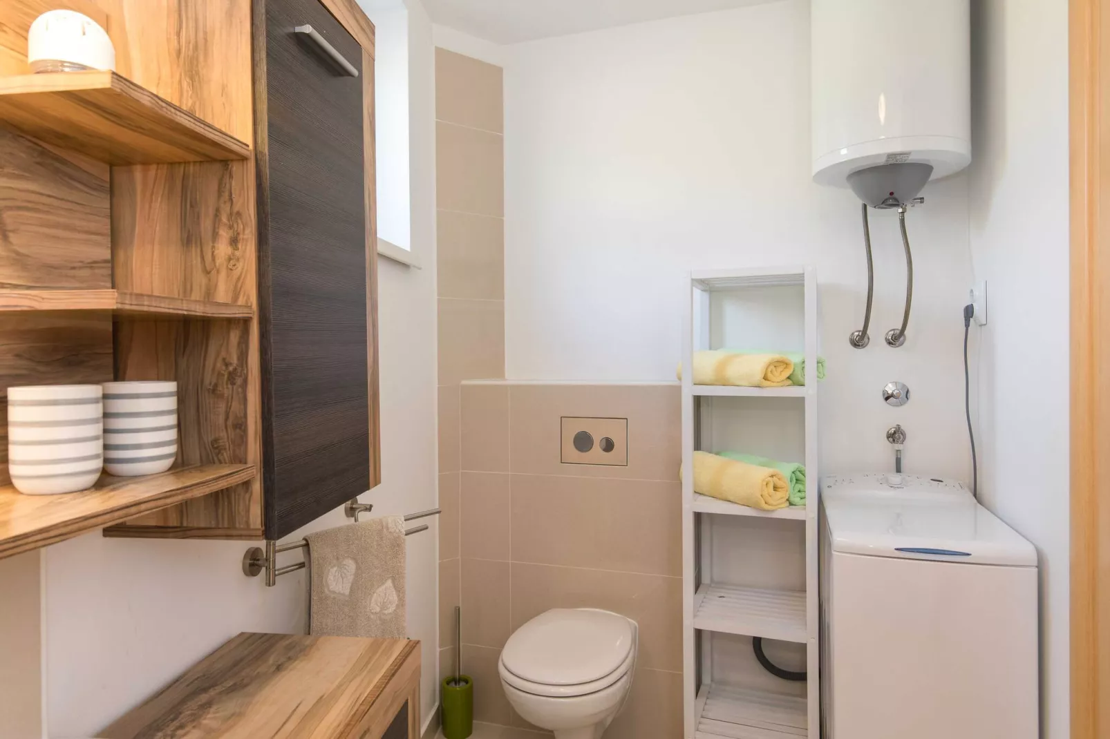 Apartment Salvagno - Two Bedroom Apartment with Balcony and Sea View-Bathroom