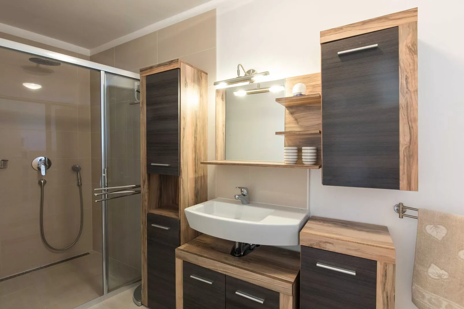 Apartment Salvagno - Two Bedroom Apartment with Balcony and Sea View-Bathroom