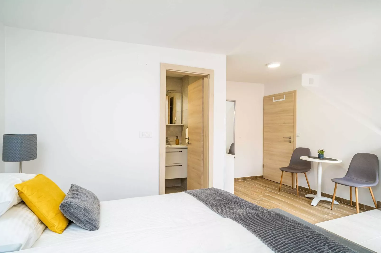Argenta Rooms - Superior Double Room with Balcony (Argenta 1)-Bedroom