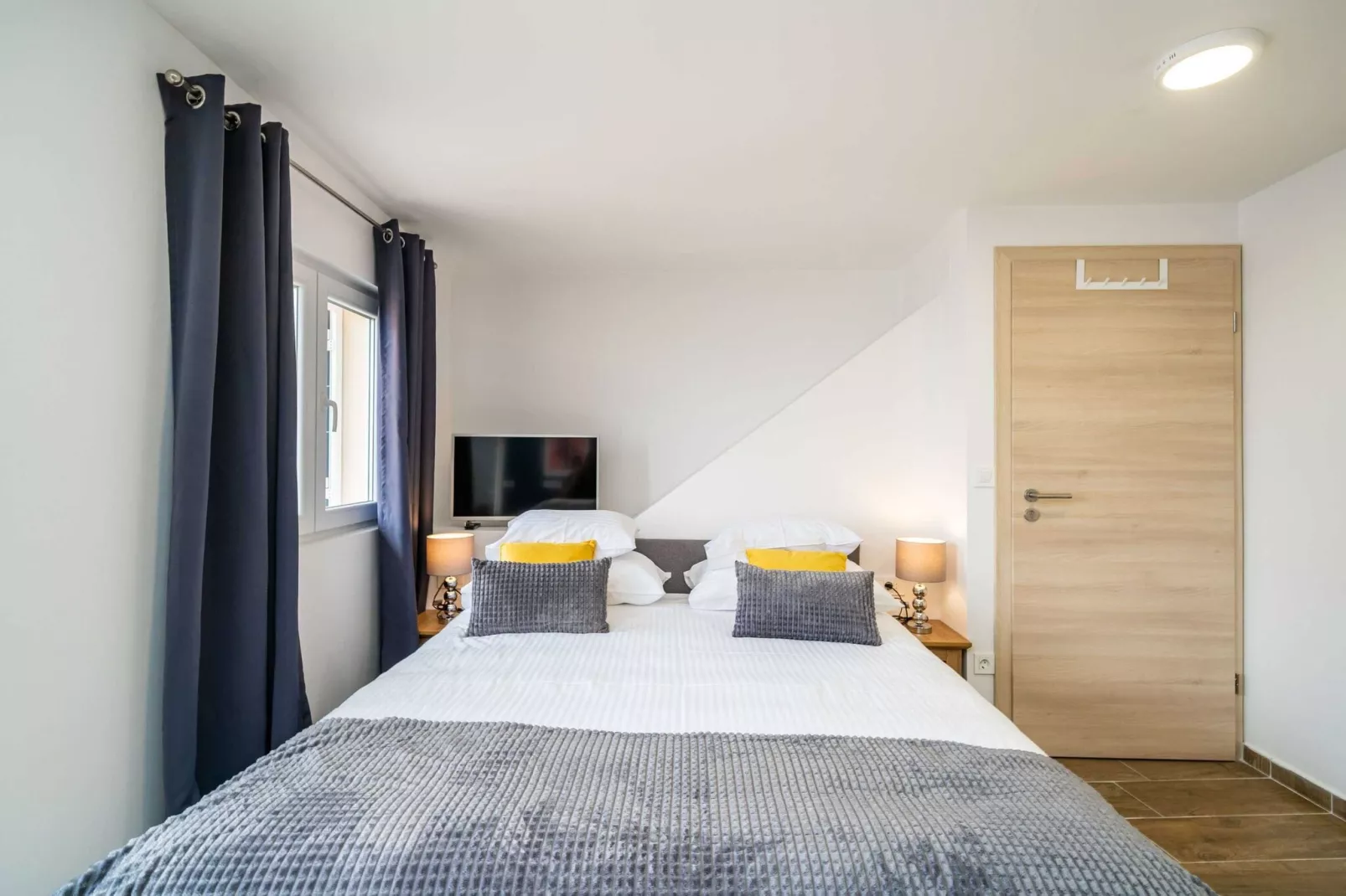 Argenta Rooms - Premium Double Room with Balcony (Argenta 2)-Schlafzimmer