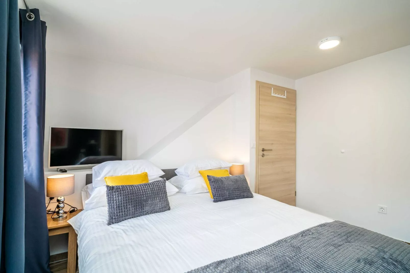Argenta Rooms - Premium Double Room with Balcony (Argenta 2)-Schlafzimmer