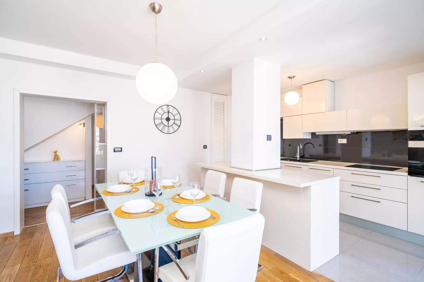 Apartment Hladilo  - Two Bedroom Apartment with Balcony-Dining room
