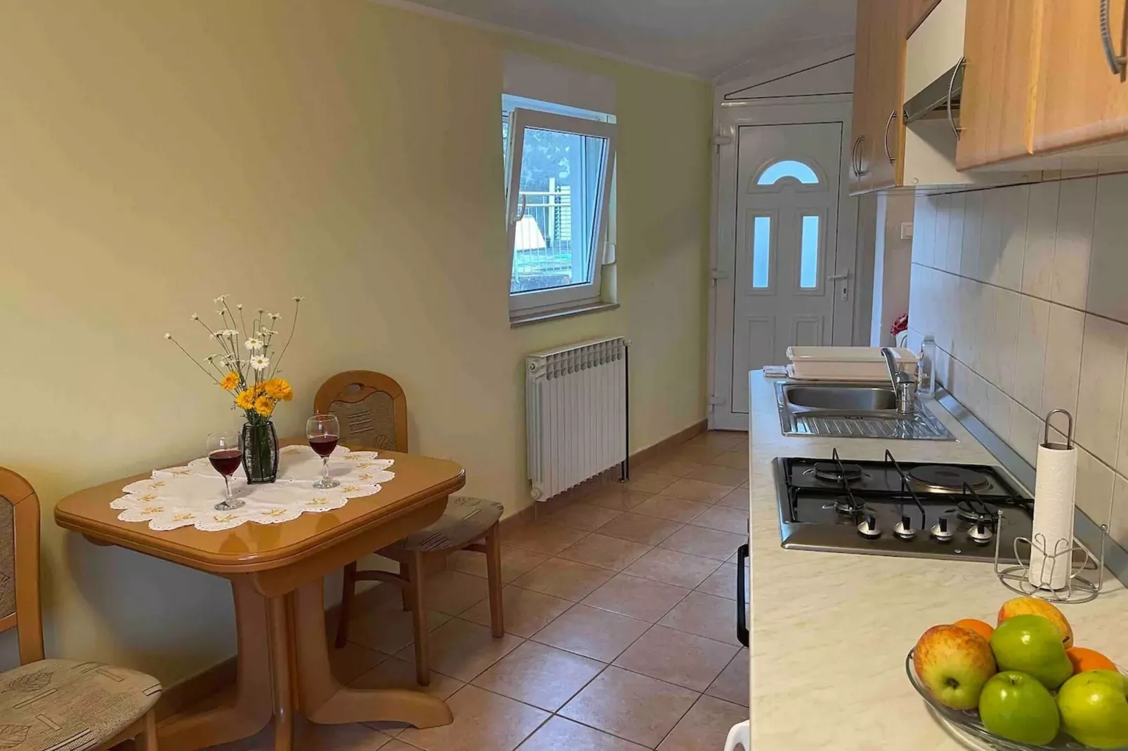 Apartment Luka - One Bedroom Apartment with Balcony and Sea View-Kitchen