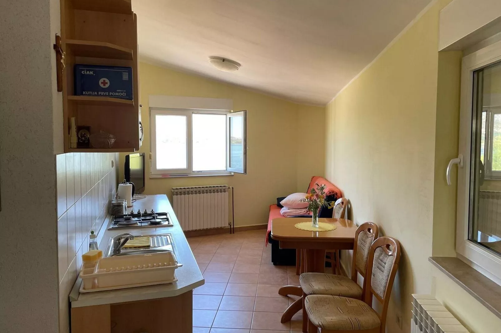 Apartment Luka - One Bedroom Apartment with Balcony and Sea View-Indoor