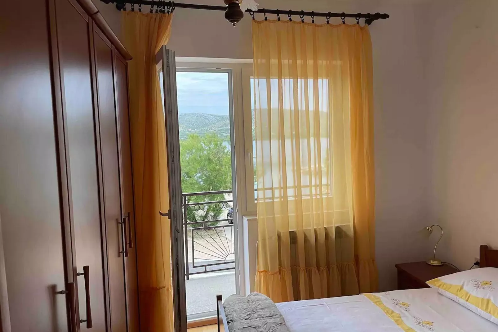 Apartment Luka - One Bedroom Apartment with Balcony and Sea View-Bedroom